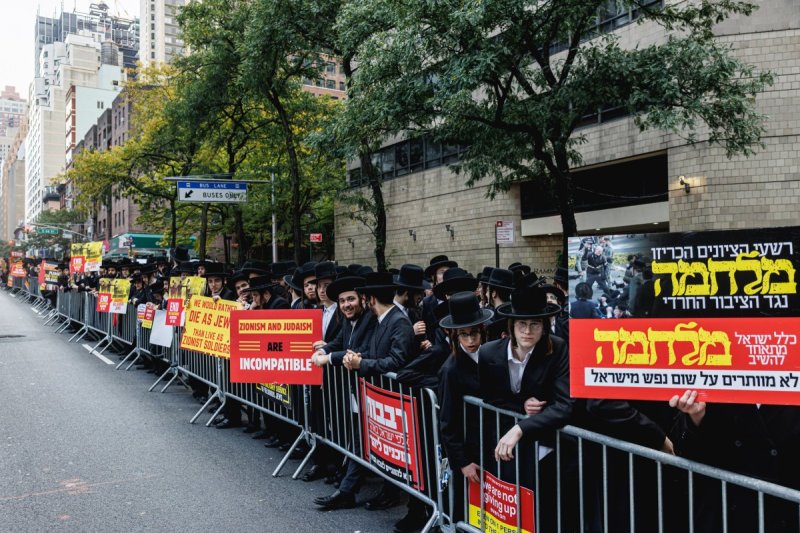 האחים לאנטשעווסקי, אברומי בלום, ד. ה. כרם, אייזיק. י, Clear shot