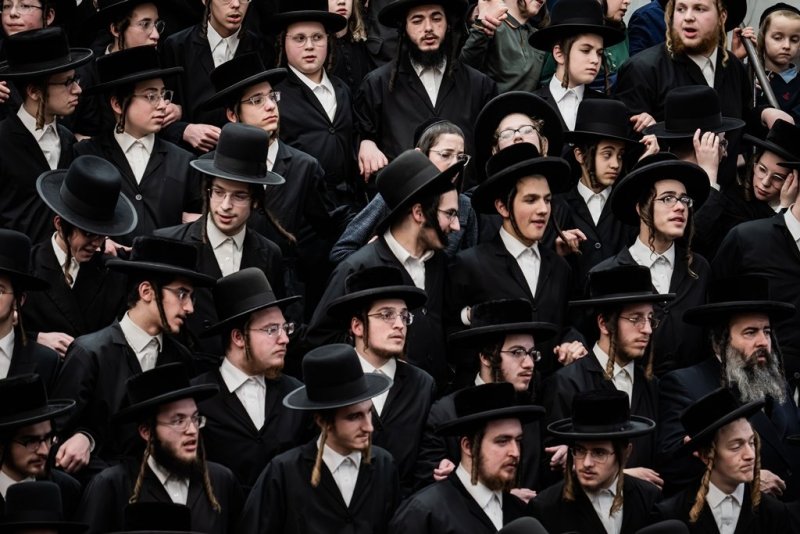 בחצרות סאטמר