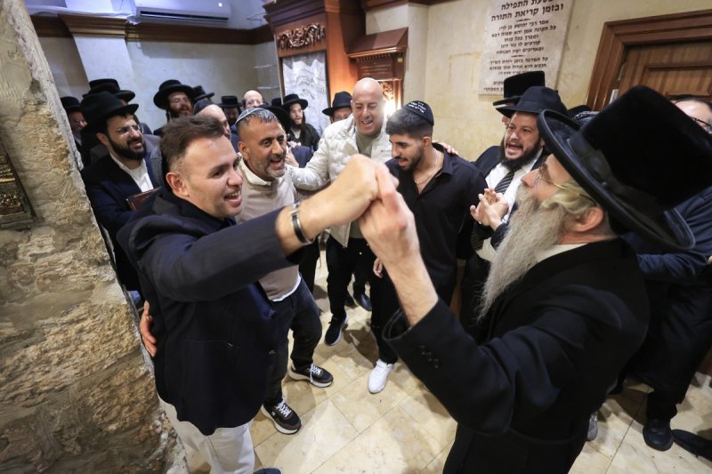 באדיבות המצלם