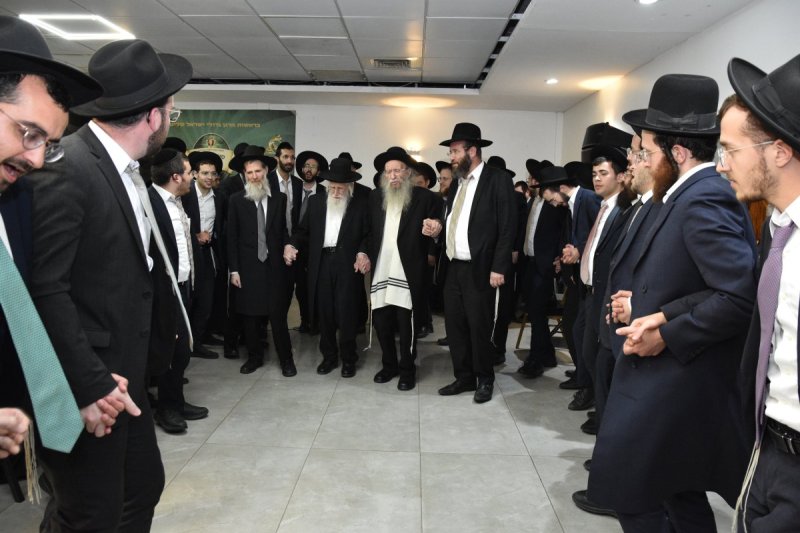 באדיבות המצלם