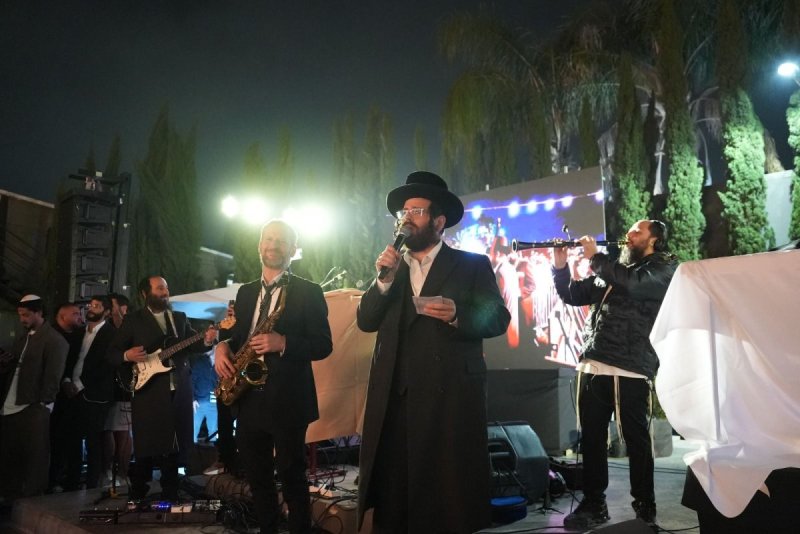 באדיבות המצלם