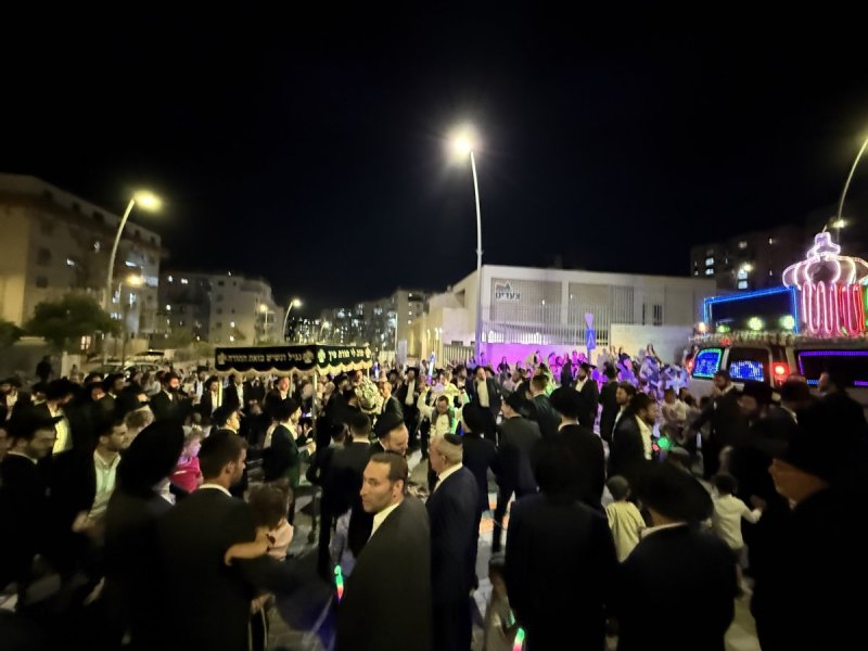 באדיבות המצלם