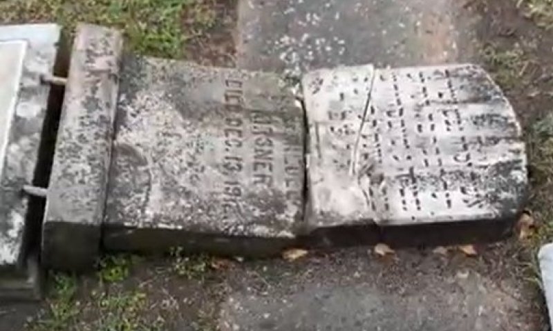 ילד בן 11 השחית 24 מצבות בבית קברות יהודי עתיק