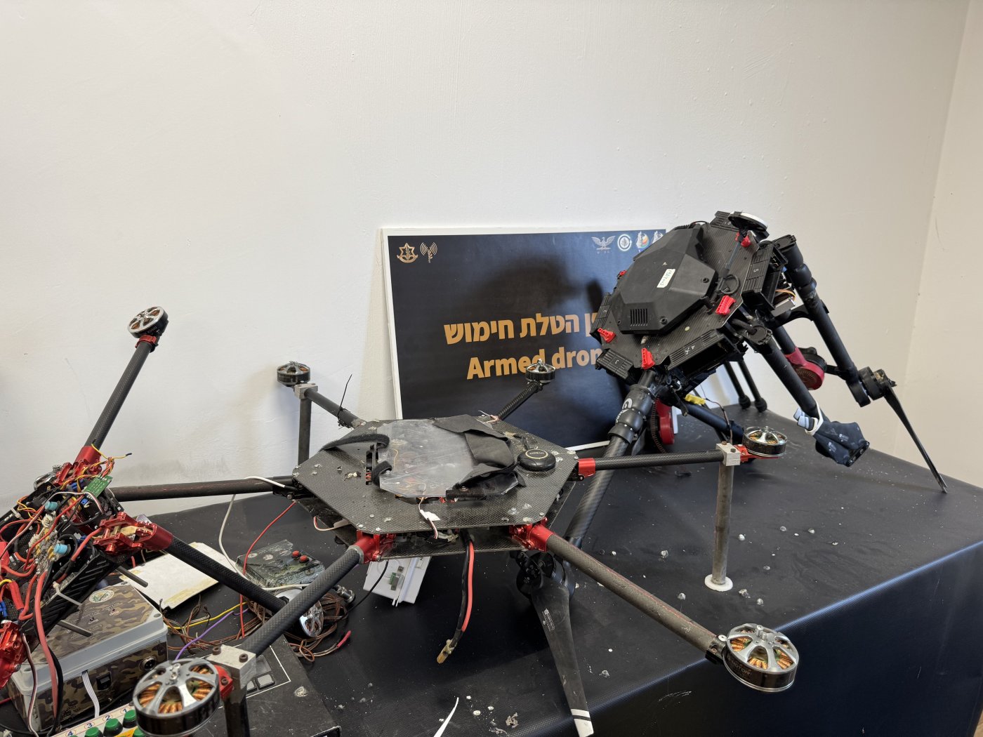 <blat>בחדרי חרדים</blat>