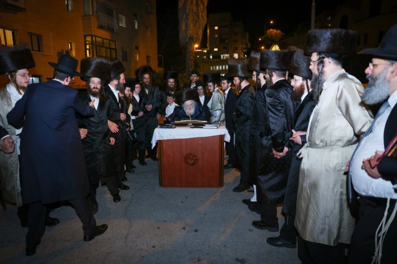 דניאל נפוסי