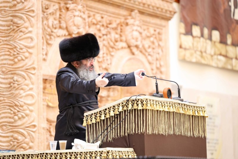 משה גולדשטיין, א. איזנבאך וארי קופרשטוק.