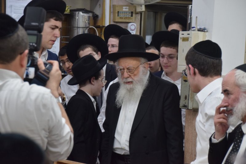 באדיבות המצלם