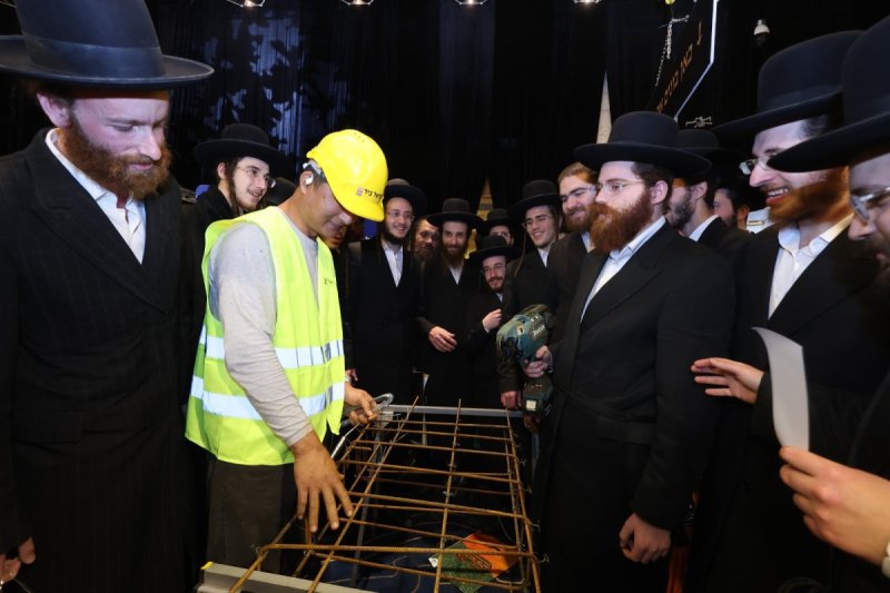 באדיבות המצלם