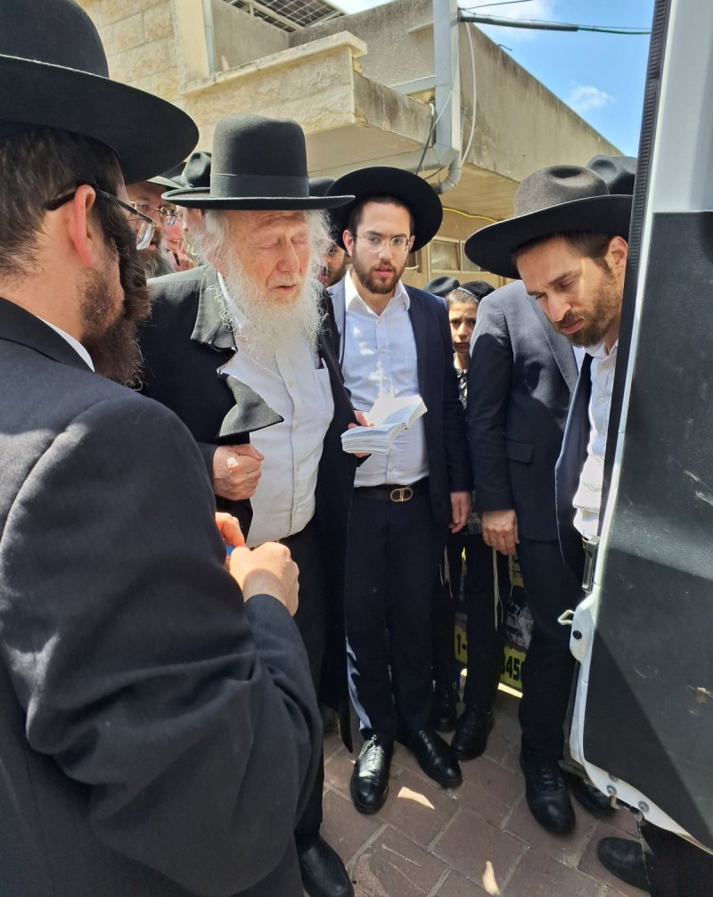 באדיבות המצלם