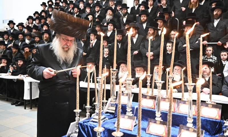 ברטט ובדבקות: ל"ג אבוקות אש והזכרת שמות התורמים בנדבורנה