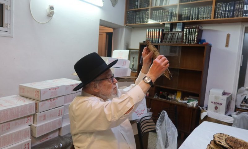 תמונות נבחרות: תיעוד מסכם מחג הפסח במעונו של מנהיג עולם התורה