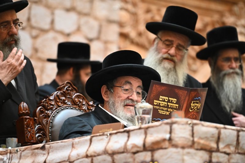 באדיבות המצלם