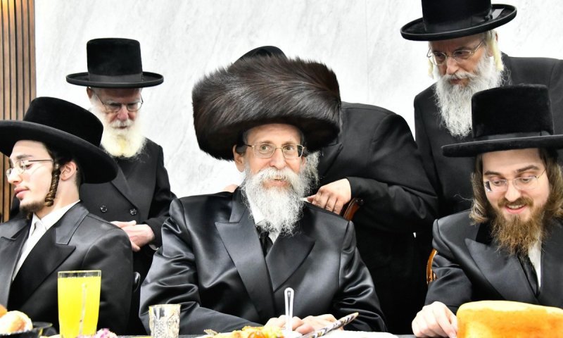 אירוסין במסגרת משפחתית: בבאיאן אירסו את הנכד עם נכדת הגר"מ אויערבאך