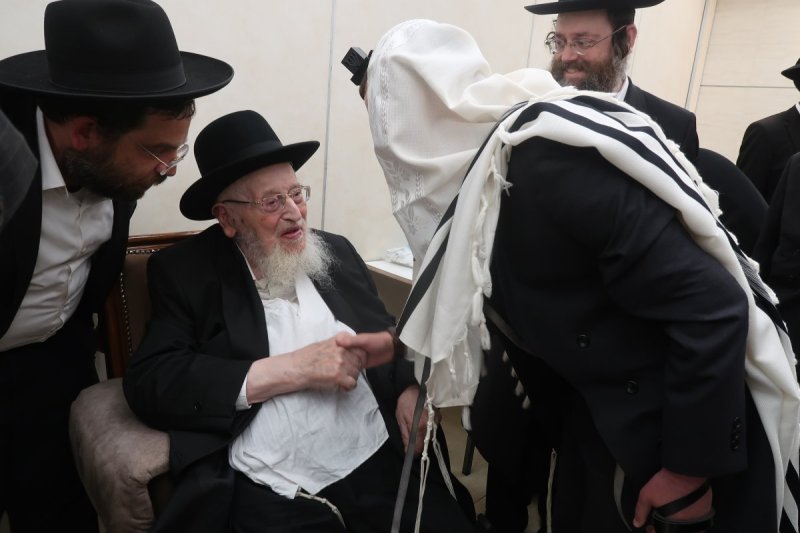 באדיבות המצלם