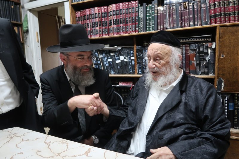 באדיבות המצלם