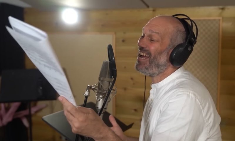 התפללו לרפואתו: הזמר יונתן רזאל מאושפז בבית חולים בסכנת חיים 
