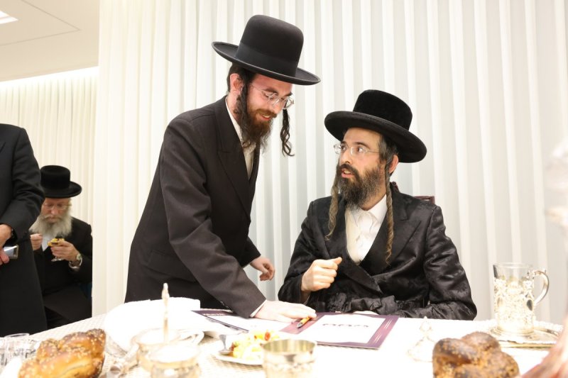 באדיבות המצלם