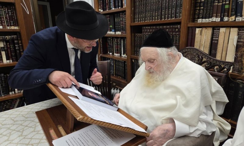 גדולי ישראל קיבלו בהתרגשות את ספר תולדות הרה"ק מריבניץ