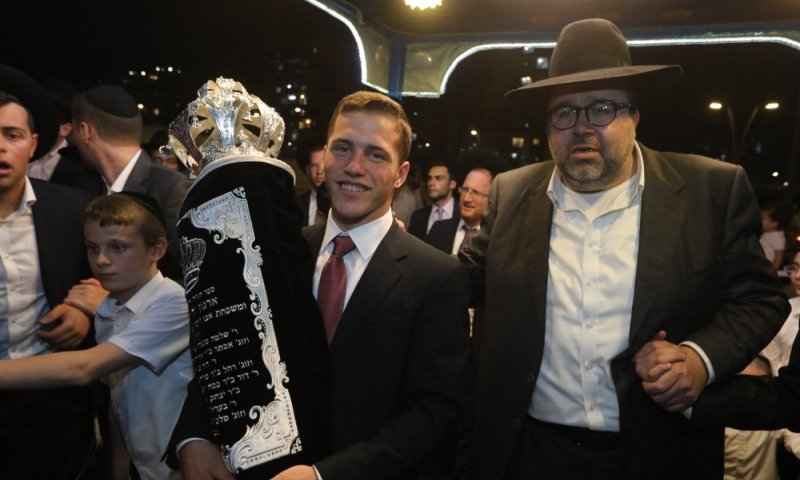 הזדמנות נדירה: זוכים בספר תורה מהודר ושותפים בהצלת נפשות