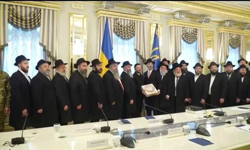 זלנסקי נפגש עם רבני אוקראינה וקיבל מצות בבונקר הנשיאותי