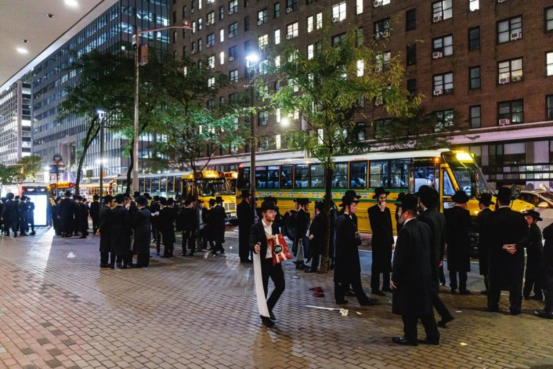 האחים לאנטשעווסקי, אברומי בלום, ד. ה. כרם, אייזיק. י, Clear shot