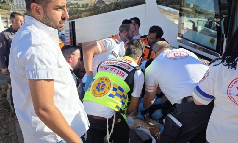 נהג אוטובוס התמוטט ואיבד הכרה - פונה במצב אנוש