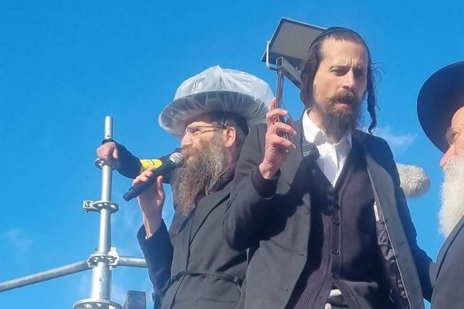 באדיבות המצלם