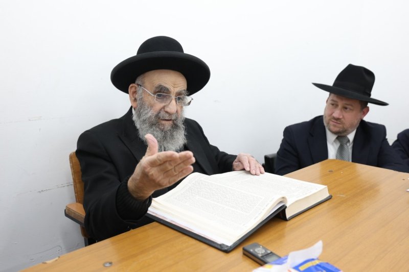 באדיבות המצלם