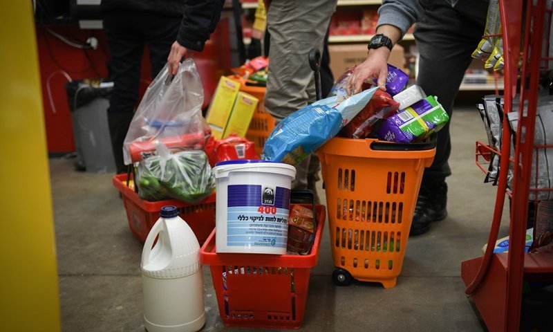 תרגישו בכיס: ההתייקרויות הצפויות לצרכן בשל חסימת מצר הורמוז