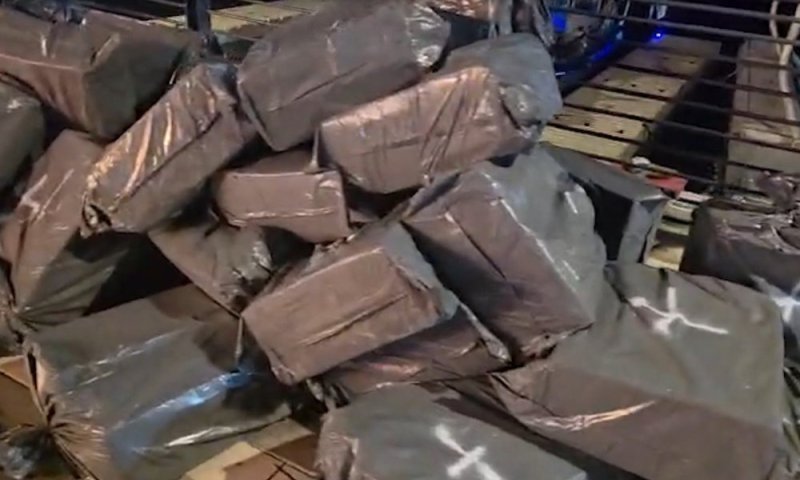 סוכלה הברחת סיגריות בשווי מיליונים: המבריחים השליכו את הסחורה לים