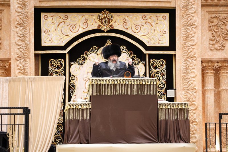 משה גולדשטיין, א. איזנבאך וארי קופרשטוק.