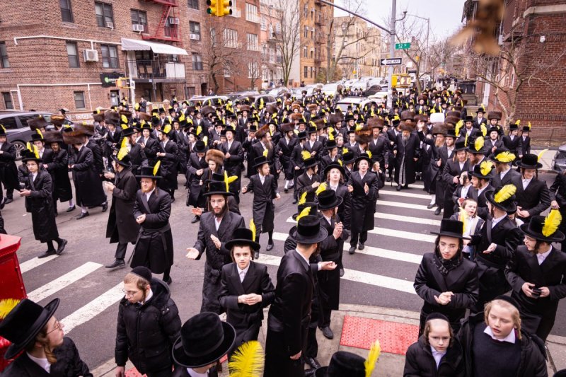 האחים לאנטשעווסקי, אברומי בלום, ואייזיק י.