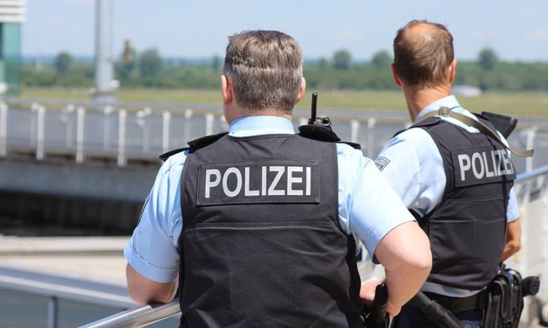 "רוצח ילדים": הותקף בגרמניה בגלל כיפה וסמל צה"ל