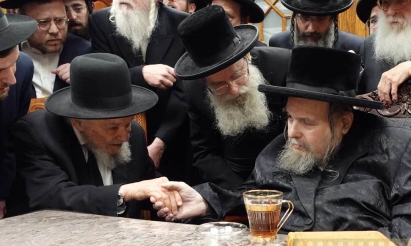 הביקור ההיסטורי של מנהיג עולם התורה במעונו של האדמו"ר מבעלזא