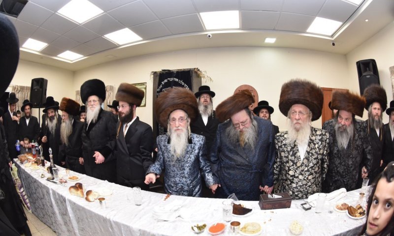 שמחת האירוסין בחצרות בישטנא - שאץ -  מעליץ - מודז'יץ - אופלע