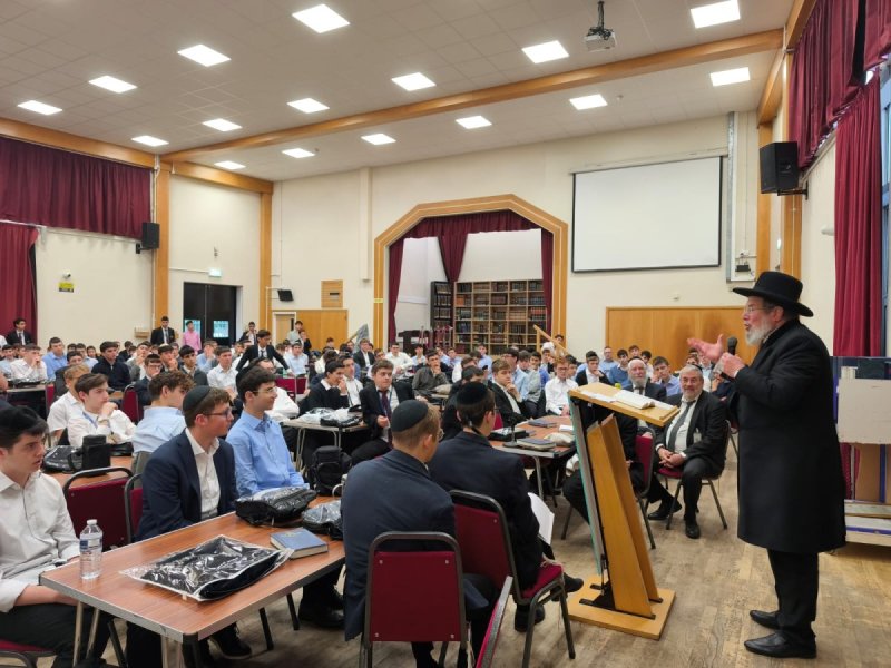 באדיבות המצלם