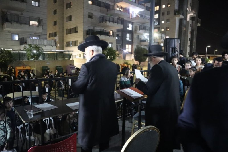 באדיבות המצלם