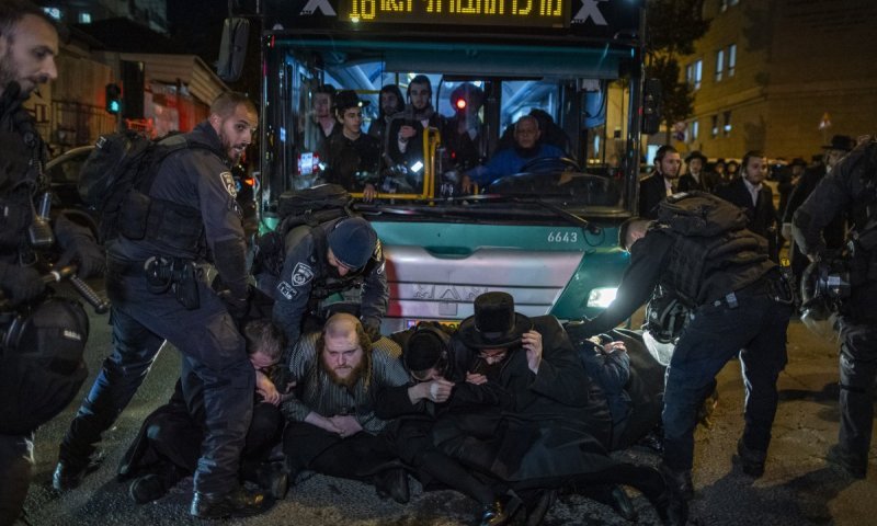 אחרי לילה סוער - דריכות לקראת הכרעת העליון | שתיים מהמטפלות נעצרו 