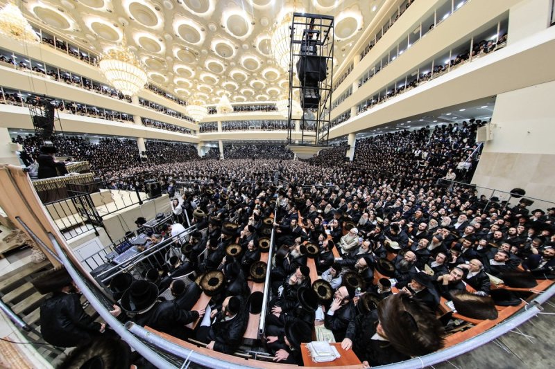 משה גולדשטיין, א. איזנבאך וארי קופרשטוק.