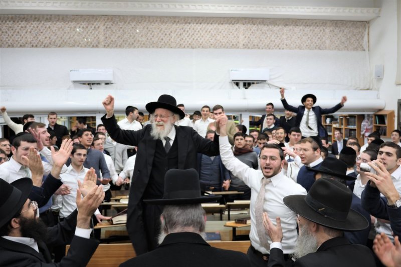 באדיבות המצלם