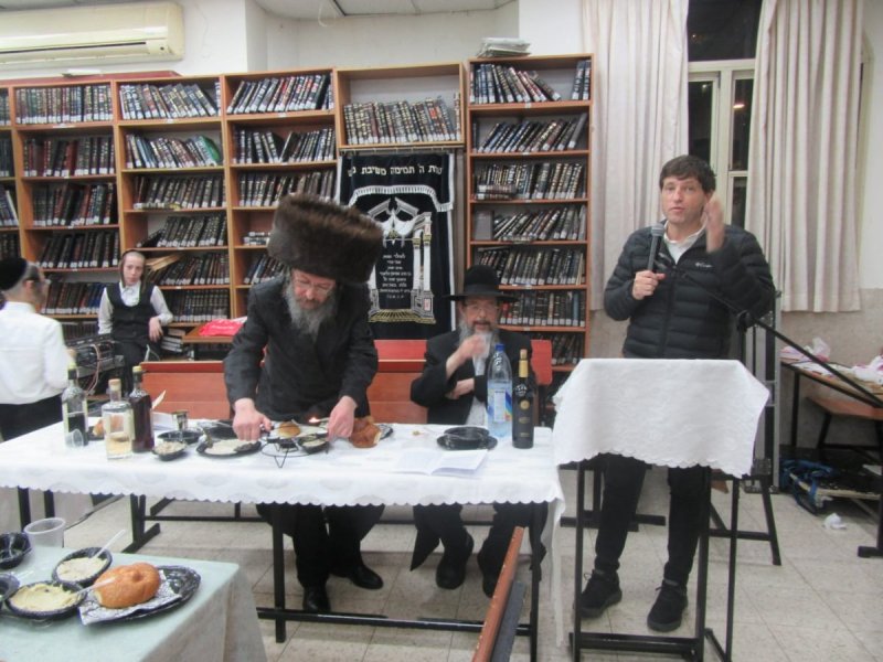 באדיבות המצלם