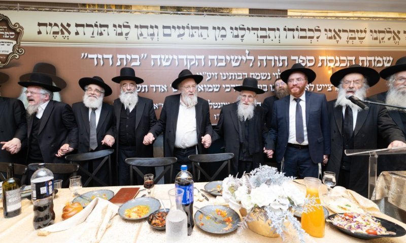 בני ברק חגגה לכבודה של תורה: ספר תורה הוכנס לישיבת "בית דוד"