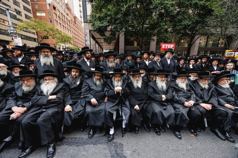 האחים לאנטשעווסקי, אברומי בלום, ד. ה. כרם, אייזיק. י, Clear shot