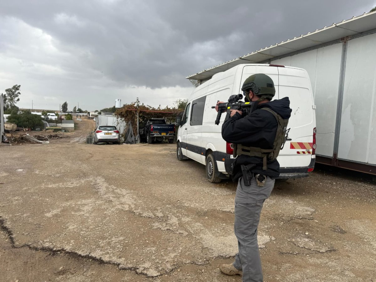 באדיבות המצלם