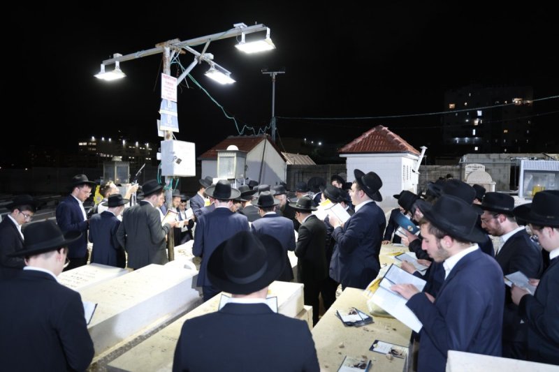 יחצ