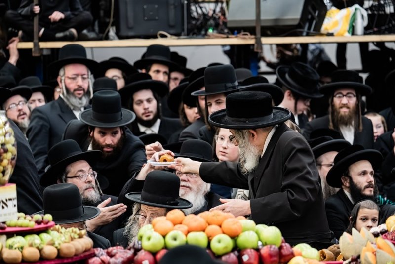 בחצרות סאטמר