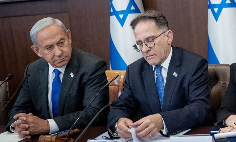 דרמה: ראש הסגל של נתניהו נחקר - ייתכן כי יתעמת עם פלדשטיין