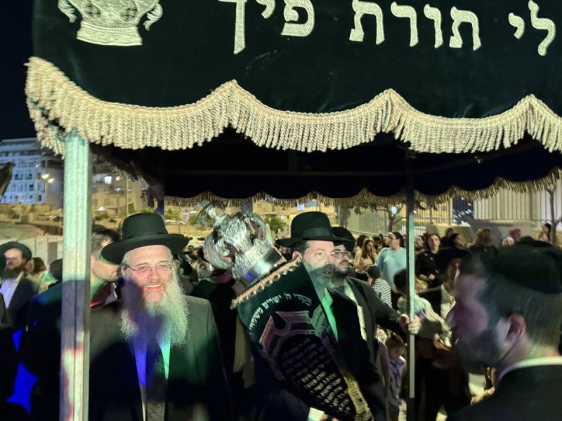 באדיבות המצלם