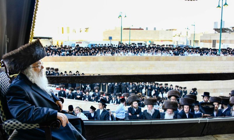 שמחת החתונה בדאראג: הנכד התחתן, החסידים צפו מתחנת הדלק