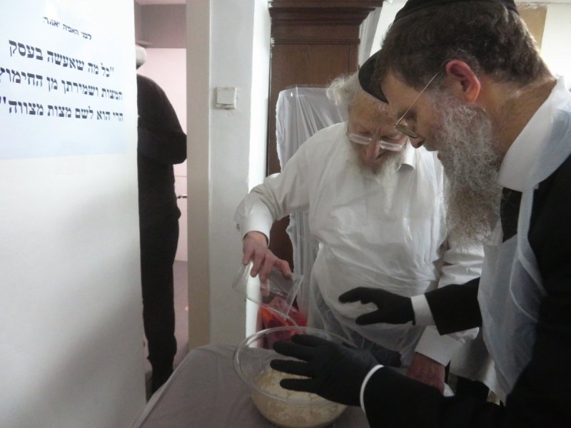 באדיבות המצלם